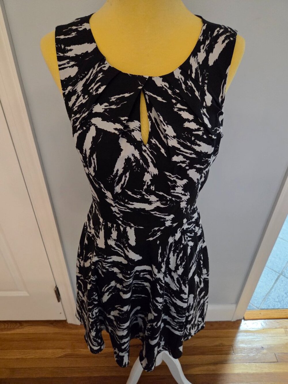 Express Keyhole Black & White Dress